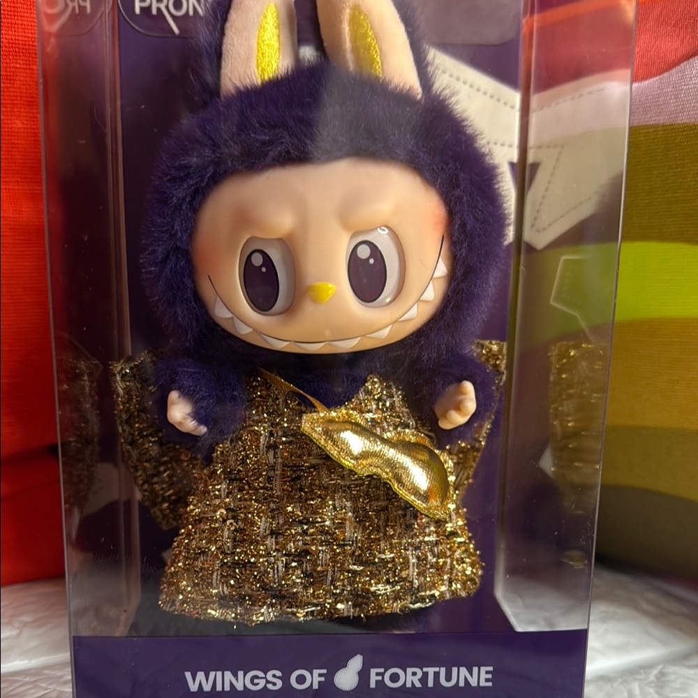 Labubu - Wings of Fortune Vinyl Plush - Picture 5 of 6